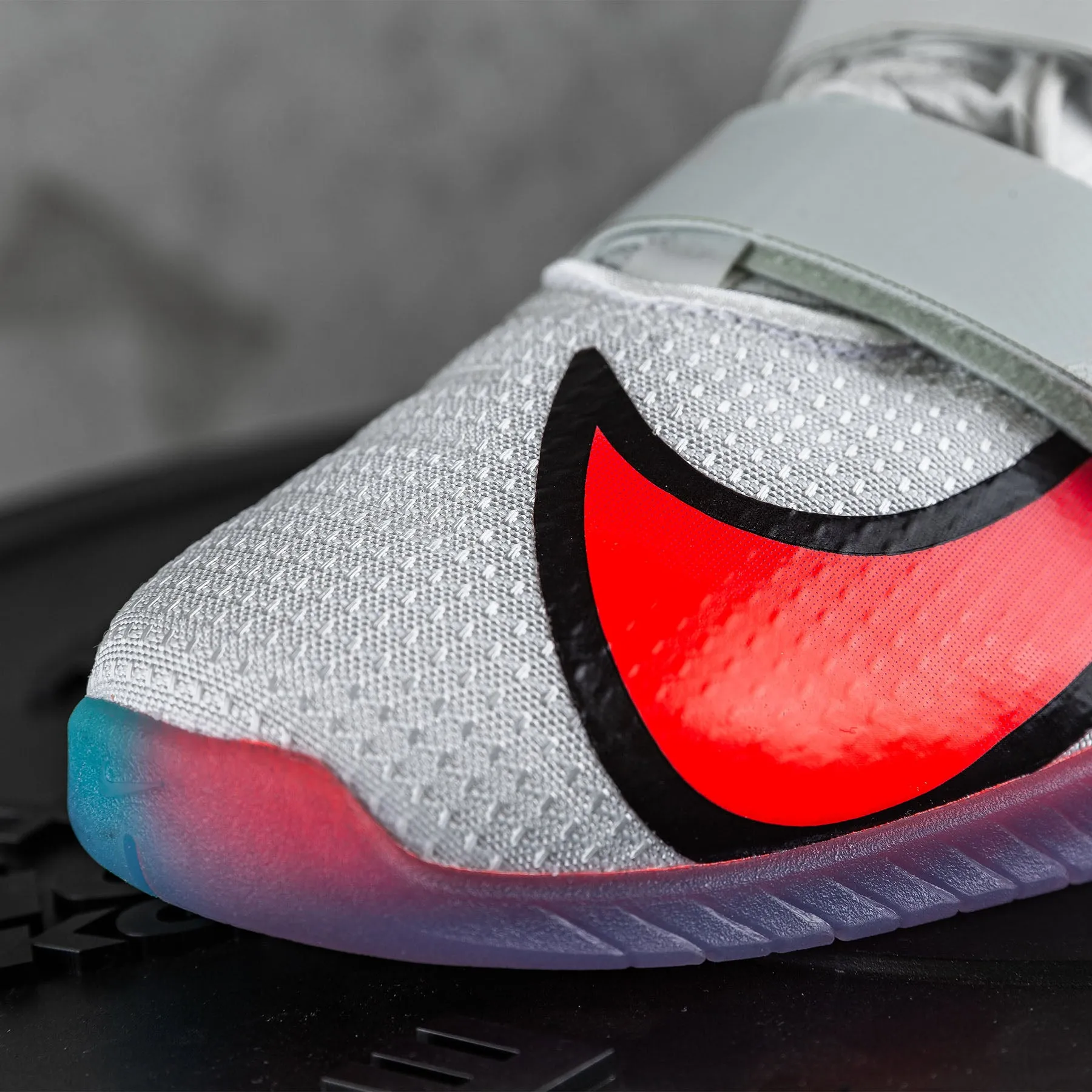Nike - Romaleos 4 Weightlifting Shoes - SE PALE IVORY/HYPER VIOLET-FLASH CRIMSON
