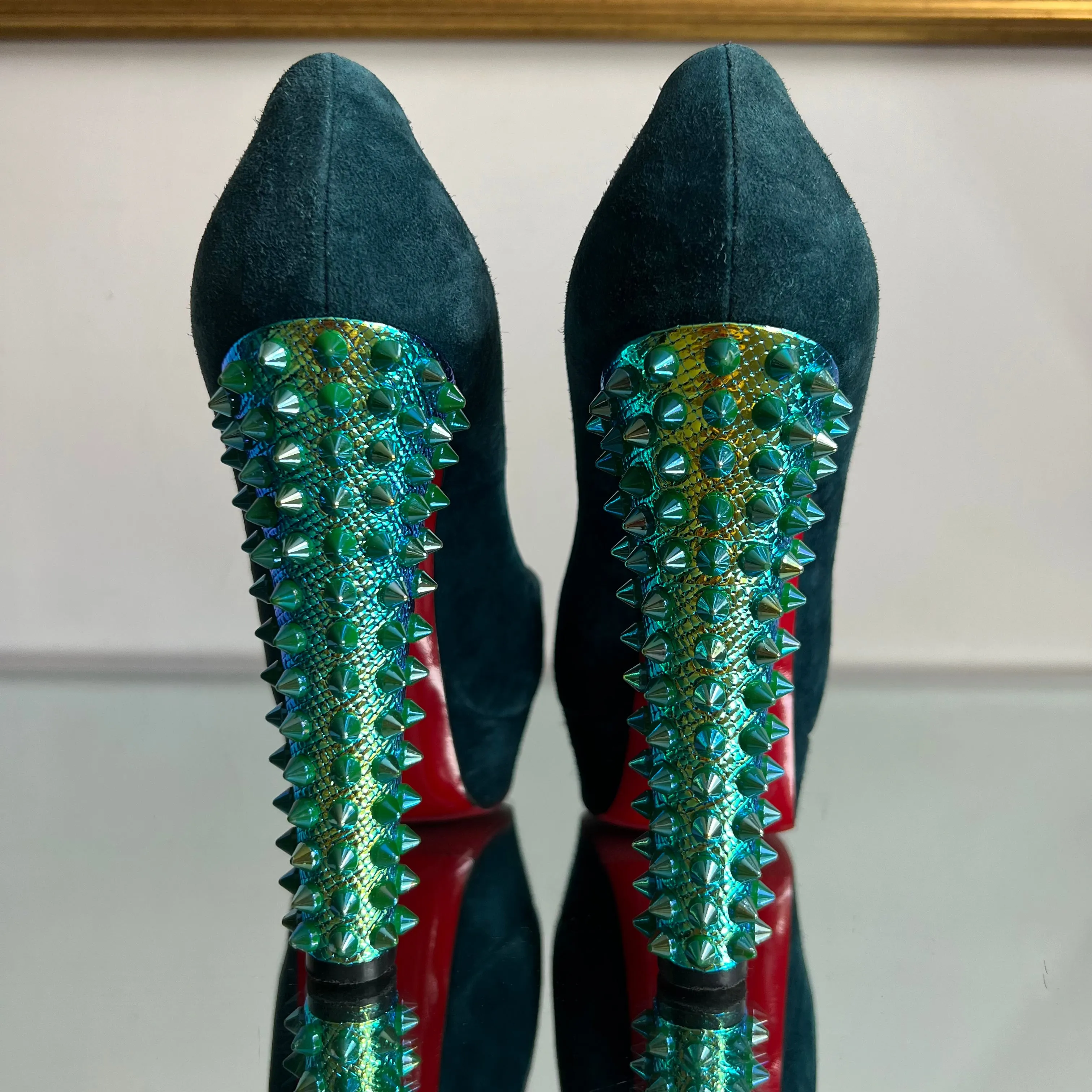 Peep Toe Christian Louboutin Com Spikes no salto holografico Azul