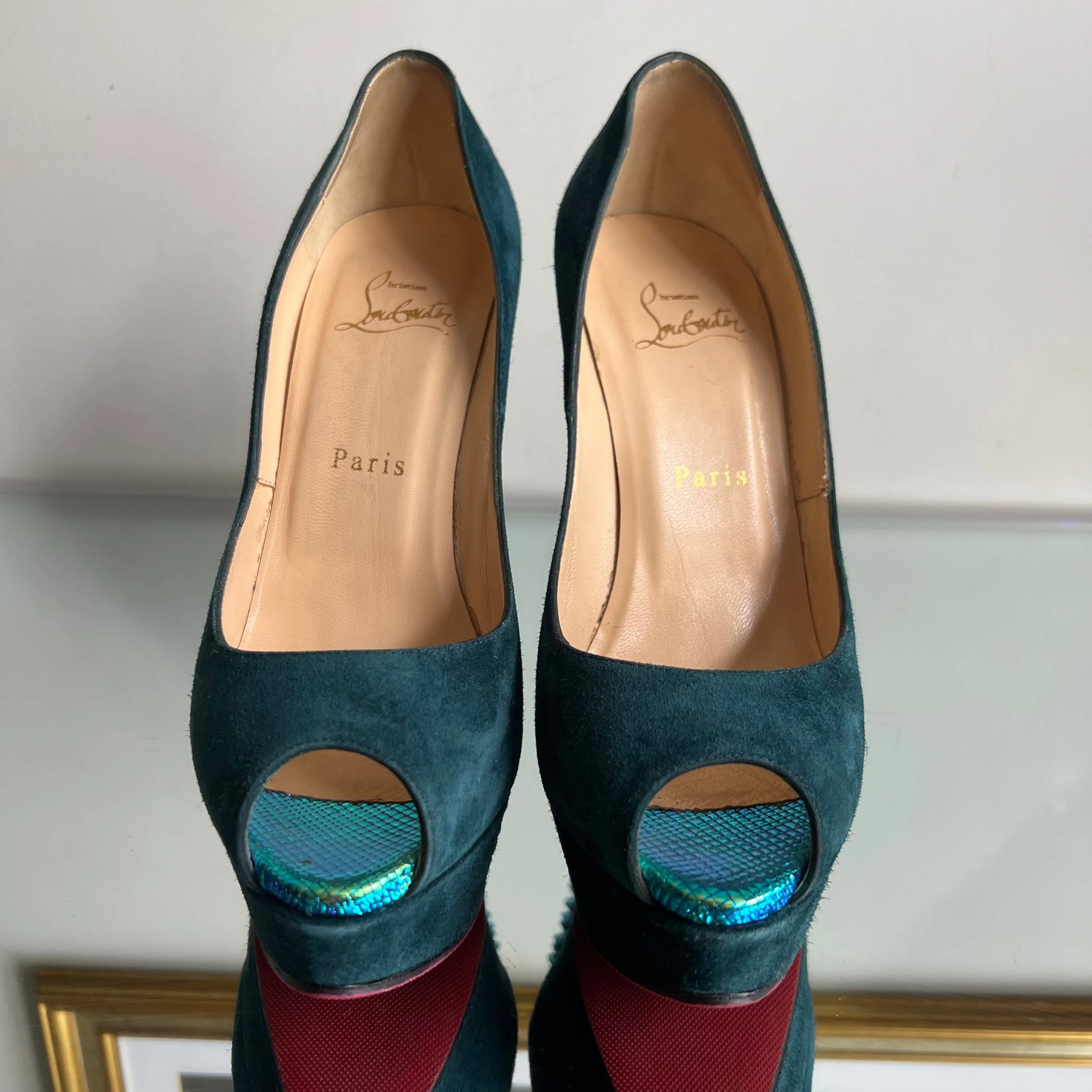 Peep Toe Christian Louboutin Com Spikes no salto holografico Azul